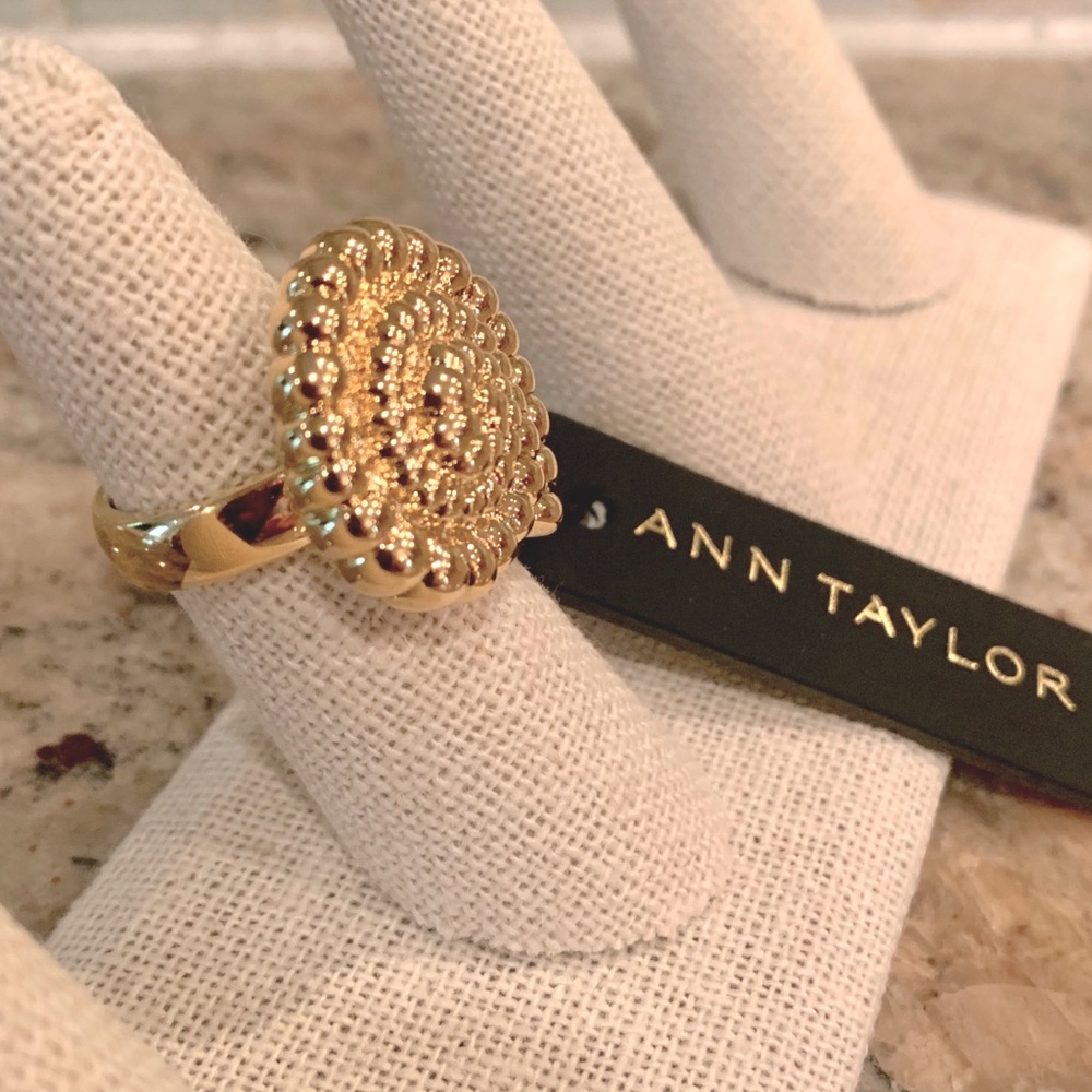 NWT Ann Taylor Shell Ring - Picture 2 of 5